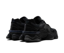 Cargar imagen en el visor de la galería, New Balance 9060 TRIPLE BLACK