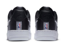 Cargar imagen en el visor de la galería, Nike Air Force 1 07 LV8 'NBA' BLACK