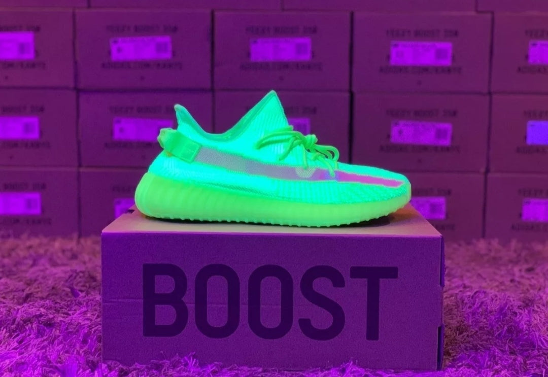 Glow In Tenis Yeezy 350 Verdes Yeezy Boost 350 V2 Glow – Deep Shop Mx
