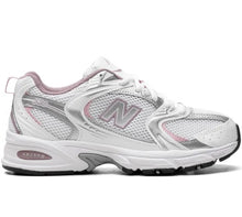 Cargar imagen en el visor de la galería, New Balance 530 en WHITE/SIIVER METALIC/ICE WINE/MID CENTURY PIN