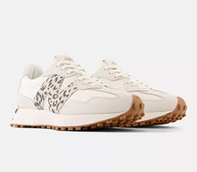 Cargar imagen en el visor de la galería, New Balance 327 SEA SALT LEOPARD PANTERA