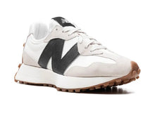 Cargar imagen en el visor de la galería, New Balance 327 MOONBEAM/BLACK