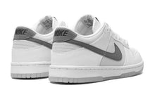 Cargar imagen en el visor de la galería, Dunk Low REFLECTIVE SWOOSH