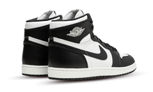 Cargar imagen en el visor de la galería, Air Jordan 1 Retro High BLACK WHITE