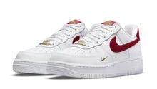 Cargar imagen en el visor de la galería, Air Force 1 &#39;07 ESSENTIAL White Red Gold