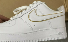 Cargar imagen en el visor de la galería, Nike Air Force 1&#39;07 Essential GOLD