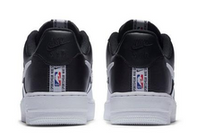 Cargar imagen en el visor de la galería, Nike Air Force 1 07 LV8 &#39;NBA&#39; BLACK