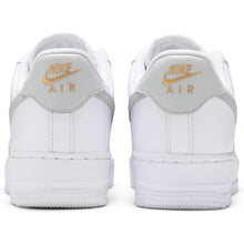 Cargar imagen en el visor de la galería, Air Force 1 &#39;07 ESSENTIAL WHITE LIGHT SILVER