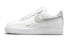 Cargar imagen en el visor de la galería, Air Force 1 &#39;07 ESSENTIAL WHITE LIGHT SILVER