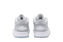 Cargar imagen en el visor de la galería, Air Jordan 1 Low WOLF GREY