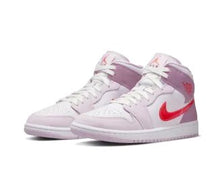 Cargar imagen en el visor de la galería, Air Jordan 1 Mid VALENTINE&#39;S DAY 2022