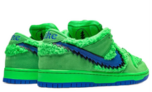 Cargar imagen en el visor de la galería, Dunk Low X Grateful Dead GREEN BEAR