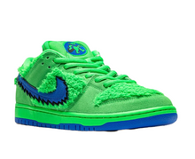 Cargar imagen en el visor de la galería, Dunk Low X Grateful Dead GREEN BEAR